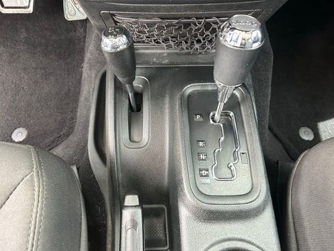 Used 2018 Jeep Wrangler Unlimited Sport S AWD/4WD image 22