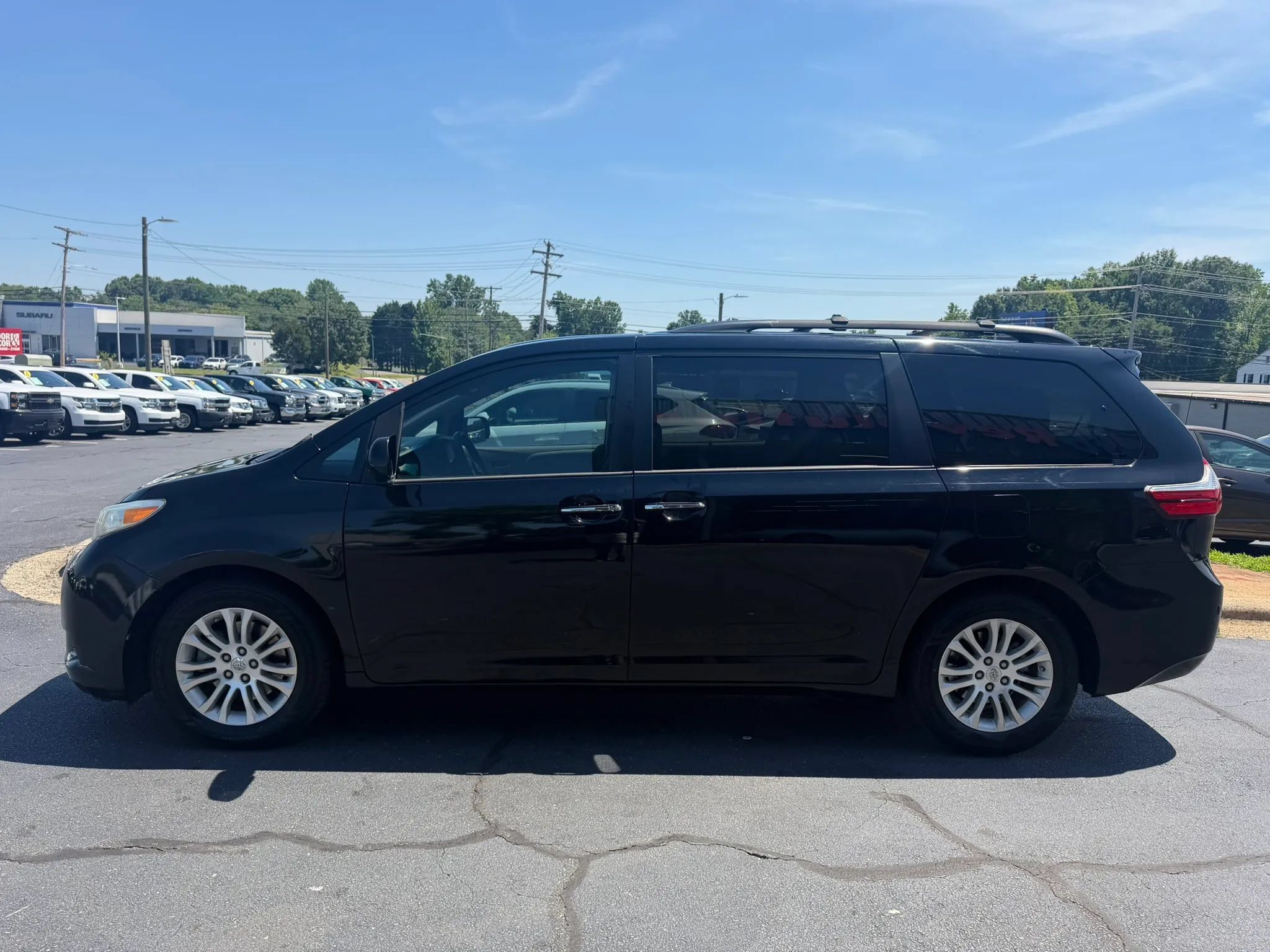 Used 2015 Toyota Sienna XLE FWD image 4