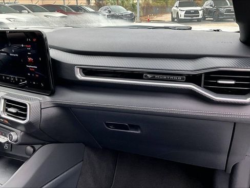 Used 2025 Ford Mustang Premium image 19