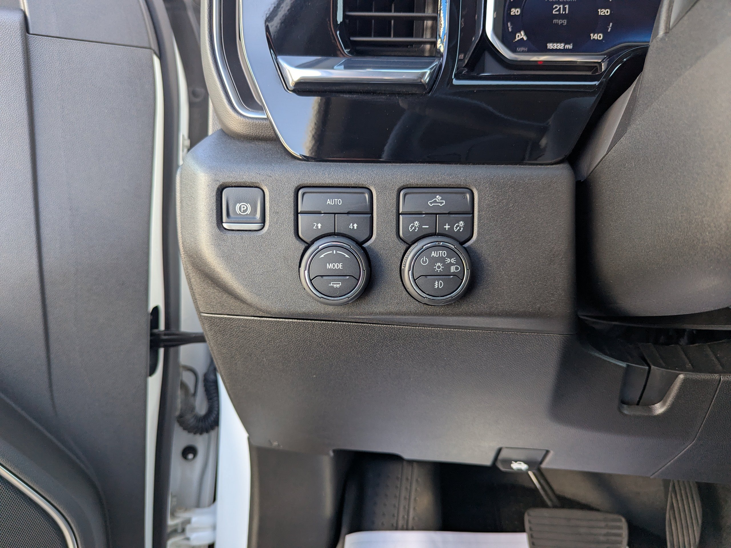 Certified 2024 Chevrolet Silverado 1500 RST w/ Protection Package AWD/4WD image 14