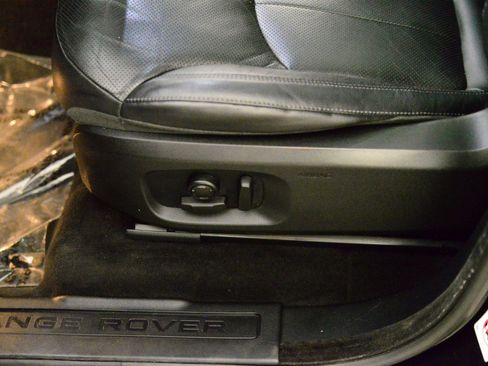 Used 2017 Land Rover Range Rover Evoque SE Premium image 25