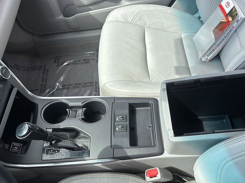 Used 2015 Toyota Camry XLE image 34