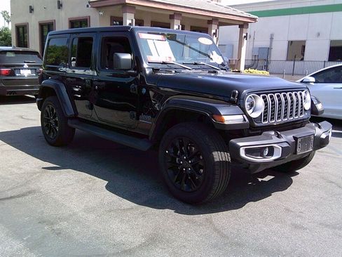 Used 2023 Jeep Wrangler Unlimited Sahara AWD/4WD image 9