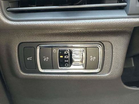 Used 2022 Lincoln Corsair AWD w/ Premium Package image 24