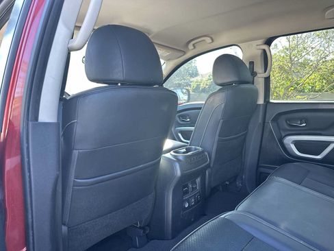 Used 2019 Nissan Titan PRO-4X AWD/4WD image 16
