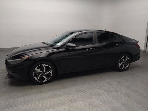Used 2023 Hyundai Elantra SEL w/ Convenience Package FWD image 2