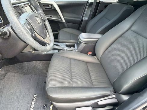 Used 2018 Toyota RAV4 LE AWD/4WD image 13
