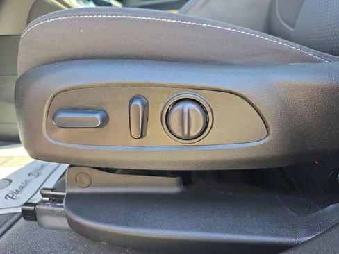 Used 2023 GMC Acadia SLE w/ Driver Convenience Package image 13