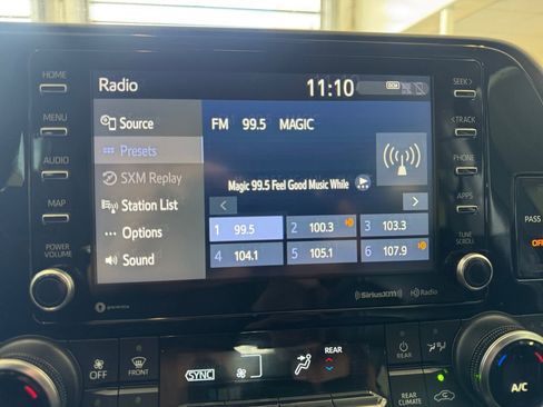 Used 2022 Toyota Highlander XLE image 11