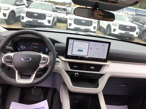 New 2026 Ford Explorer Active w/ Active Comfort Package AWD/4WD image 2