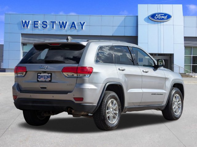 Used 2018 Jeep Grand Cherokee Laredo RWD image 3