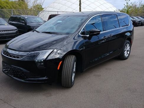 New 2027 Chrysler Pacifica Select AWD/4WD image 1
