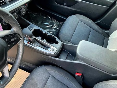 Used 2024 Chevrolet Trax LS w/ LS Convenience Package FWD image 17