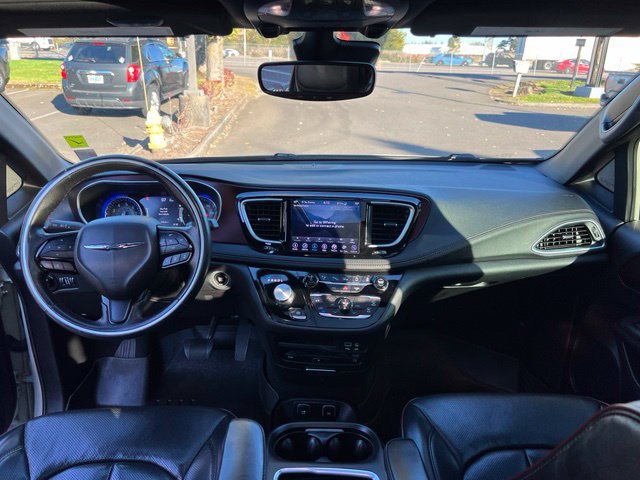 Used 2020 Chrysler Pacifica Limited FWD image 15