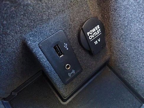 Used 2017 Porsche Macan Turbo image 24