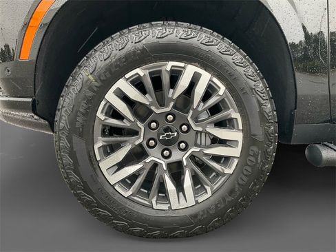 New 2026 Chevrolet Suburban Z71 w/ Comfort Package image 15