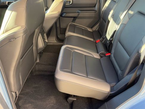 New 2025 Ford Bronco Outer Banks image 9