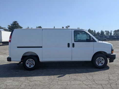 New 2026 GMC Savana 2500 w/ Driver Convenience Package image 5
