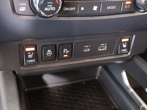 Used 2022 Nissan Frontier SV image 7