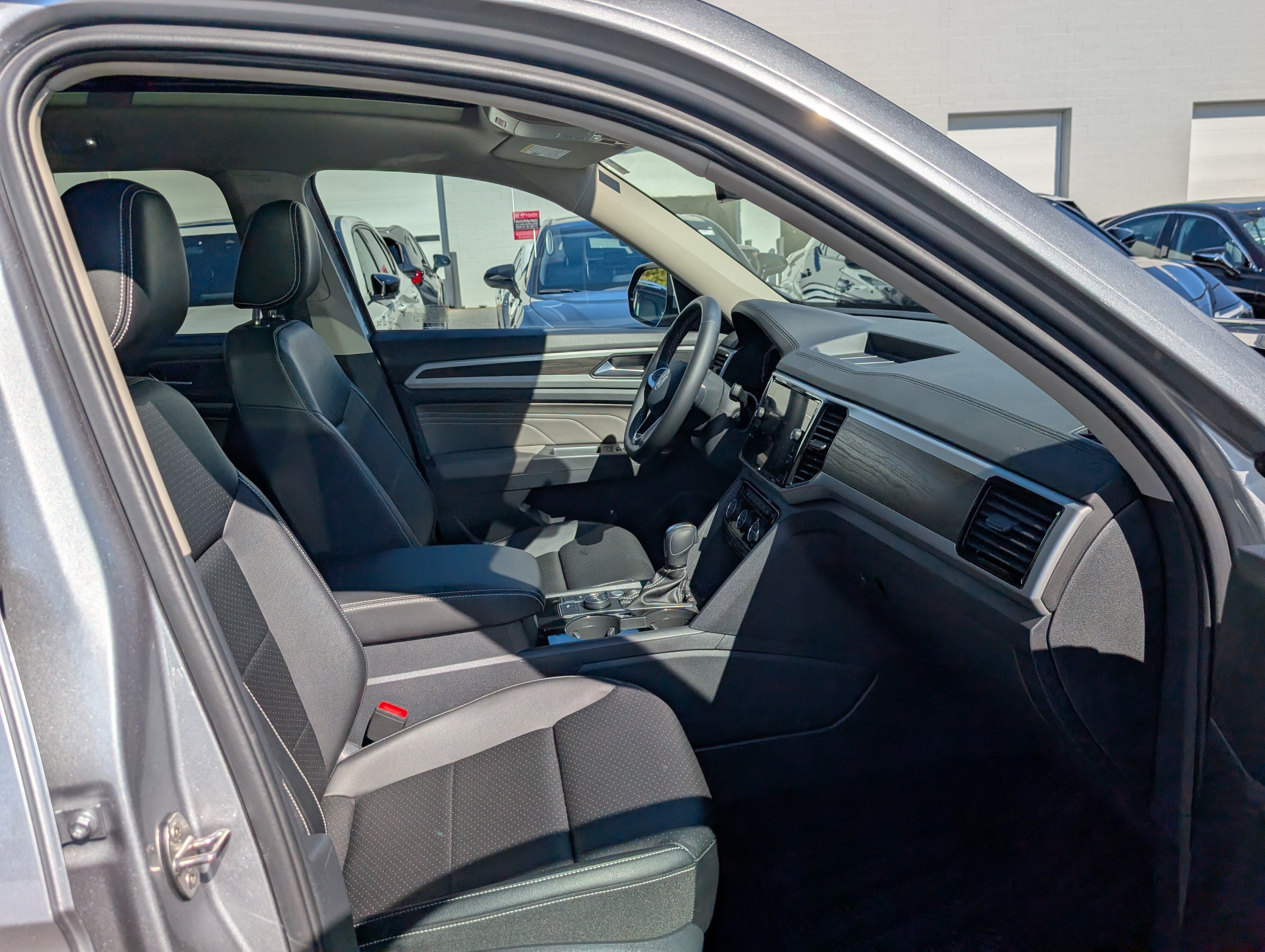 Used 2023 Volkswagen Atlas SE AWD/4WD image 11