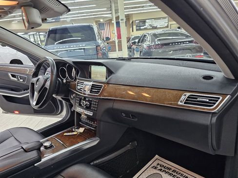 Used 2014 Mercedes-Benz E 350 Sedan image 23