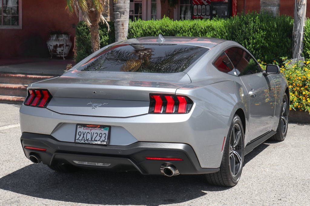 Used 2025 Ford Mustang Coupe RWD image 9