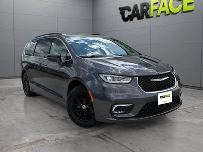 Used 2022 Chrysler Pacifica Touring-L