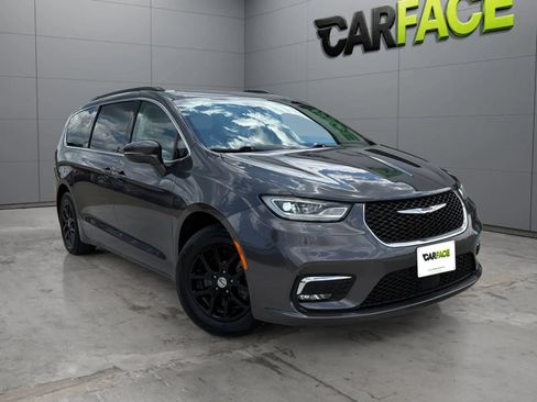 Used 2022 Chrysler Pacifica Touring-L FWD image 1
