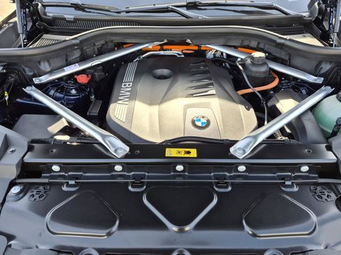 New 2026 BMW X5 xDrive50e w/ Climate Comfort Package image 9