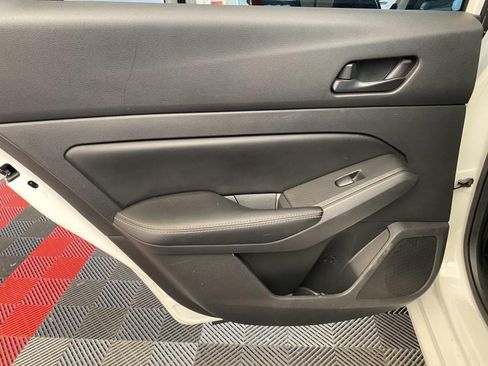 Used 2024 Nissan Altima 2.5 SV FWD image 14
