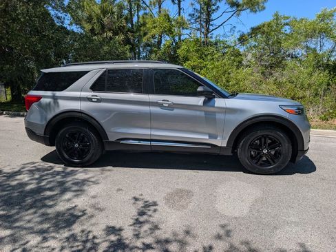 Used 2022 Ford Explorer XLT RWD image 10