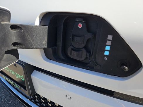 Used 2024 Hyundai Kona Limited FWD image 5