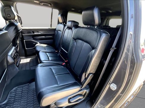 Used 2024 Jeep Wagoneer L Series II w/ Flexible Seating Group RWD image 19