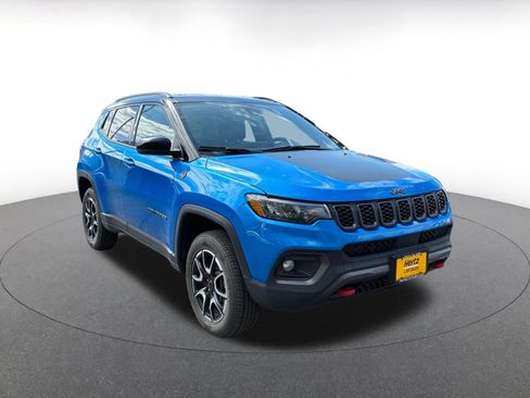 Used 2025 Jeep Compass Trailhawk image 1