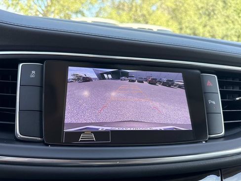 Used 2020 Buick Enclave Essence w/ Sound and Sites Package image 24
