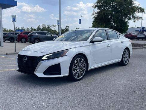 Used 2024 Nissan Altima 2.5 SL FWD image 3
