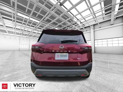 Used 2023 Nissan Rogue SV FWD image 4