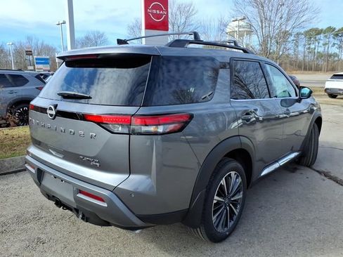 New 2026 Nissan Pathfinder Platinum image 3