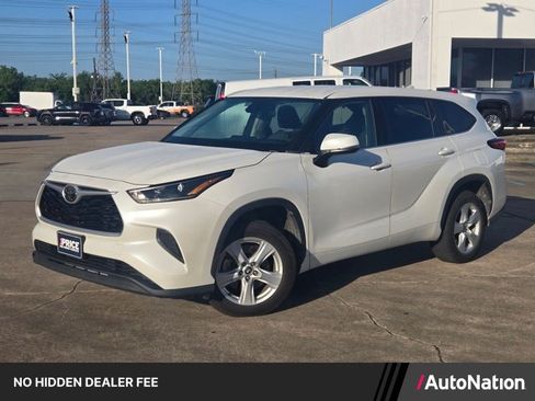Used 2021 Toyota Highlander L FWD image 1