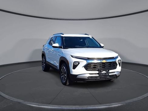 Used 2024 Chevrolet TrailBlazer LT w/ LT Cold Weather Package image 2