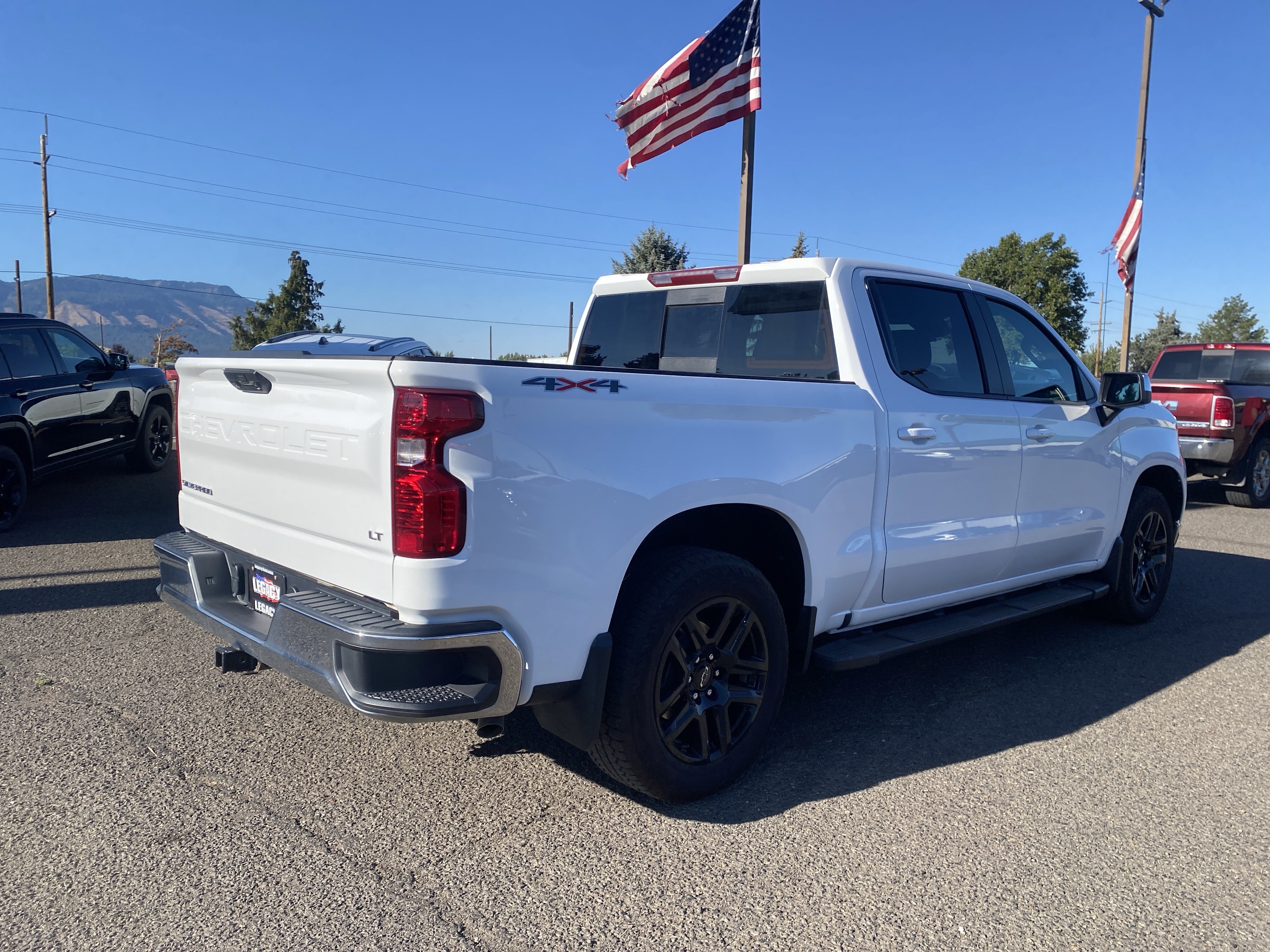 Used 2024 Chevrolet Silverado 1500 LT w/ Convenience Package II AWD/4WD image 3