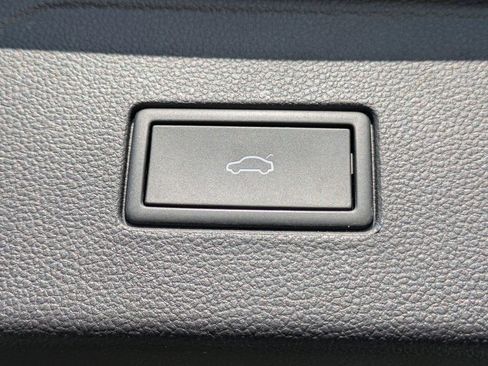 Used 2023 Volkswagen Atlas SE image 14