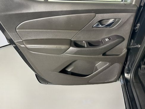 Used 2019 Chevrolet Traverse Premier w/ LPO, Blackout Package FWD image 26