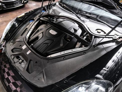 Used 2018 Porsche Panamera 4 image 46