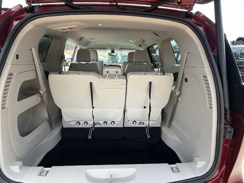 Used 2018 Chrysler Pacifica Touring-L w/ Tire & Wheel Group image 13