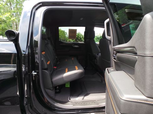Used 2024 GMC Sierra 1500 AT4 w/ AT4 Preferred Package AWD/4WD image 41