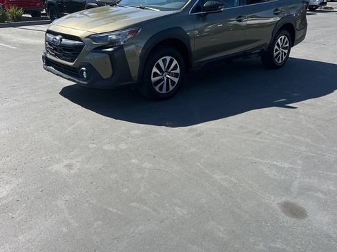 Used 2025 Subaru Outback Premium AWD/4WD image 1