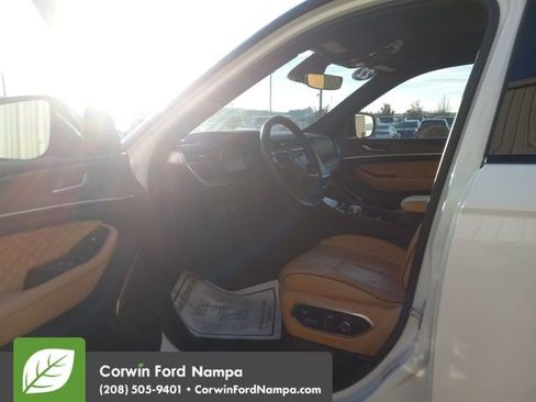 Used 2022 Jeep Grand Cherokee L Summit w/ Luxury Tech Group V image 9