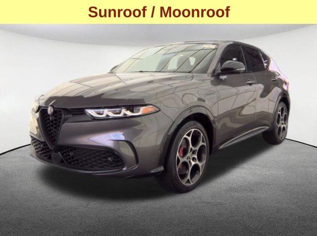 Used 2024 Alfa Romeo Tonale Veloce w/ Active Assist Package AWD/4WD image 5