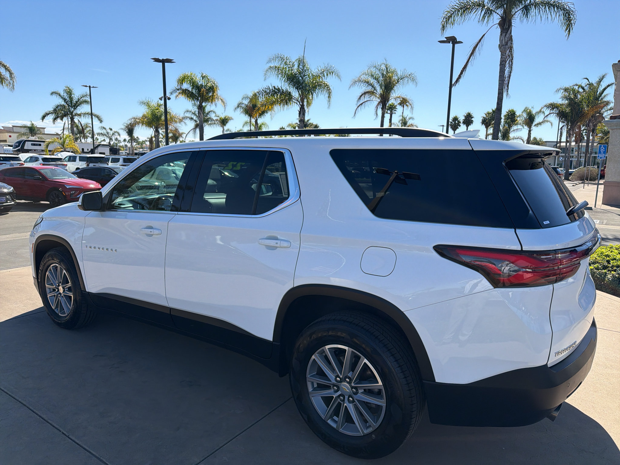 Used 2022 Chevrolet Traverse LT FWD image 7